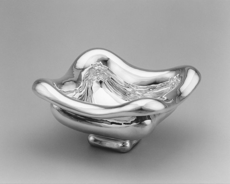 Piece -- materials: silver; dimensions: 20 x 20 x 15 h cm;