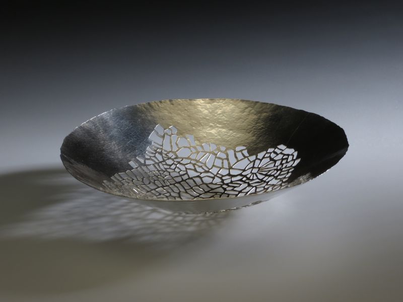 Piece -- materials: silver; dimensions: diameter 22 x 5 h cm;