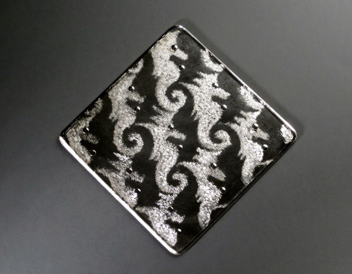 Piece -- materials: silver; dimensions: 22 x 22 cm;