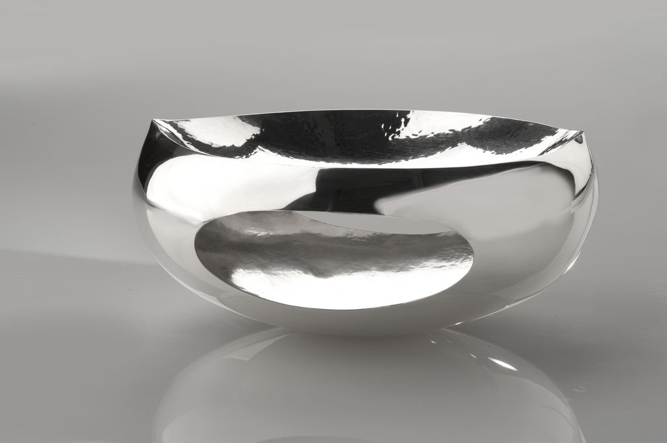 Piece -- materials: silver; dimensions: 30 x 20 x h 10 cm;